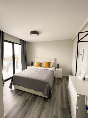 Ένα ή περισσότερα κρεβάτια σε δωμάτιο στο Dona I Apartments at Botanical Garden