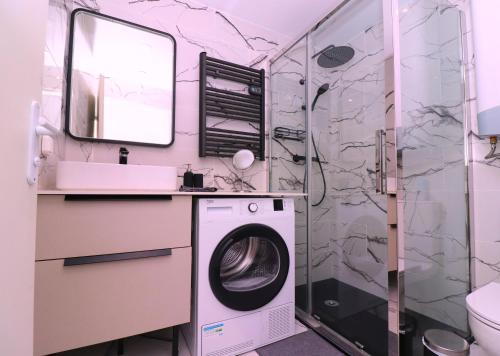 Ένα μπάνιο στο La Cosy House