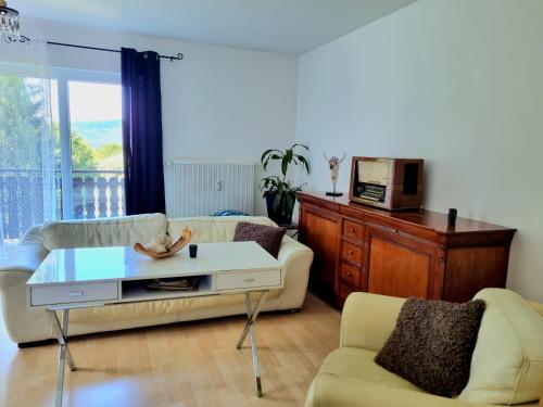 Imagen de la galería de Lovely spacious Apartment-80m2-OLD STYLE-tourist area, en Rauth