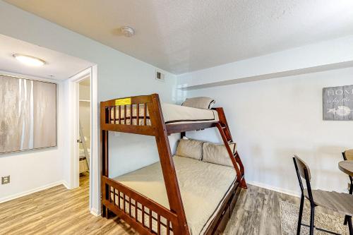 Двухъярусная кровать или двухъярусные кровати в номере Indian Lake 317