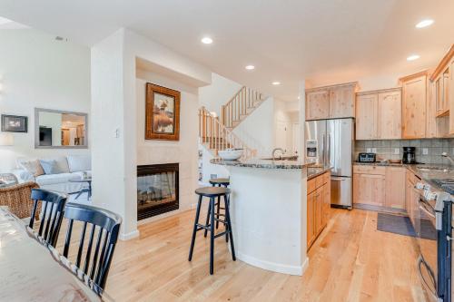 Cobble Creek Pearl – Photos 4