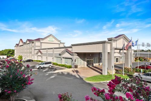 マナッサスにあるWyndham Garden Manassasの駐車場車の整理
