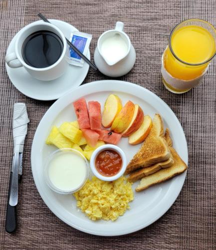 Makanan di atau berdekatan hotel