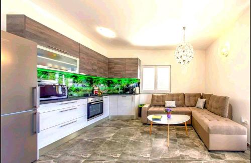 Dapur atau dapur kecil di Villa Scolopax rusticola Skradin with heated pool