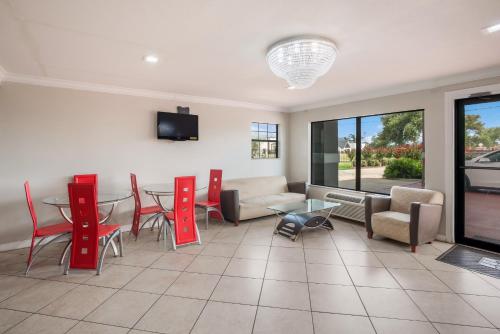 a living room with a couch and a table and chairs at Econo Lodge Lake Charles University Area in Lake Charles