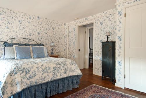 Ένα ή περισσότερα κρεβάτια σε δωμάτιο στο Wayside Inn Bed and Breakfast