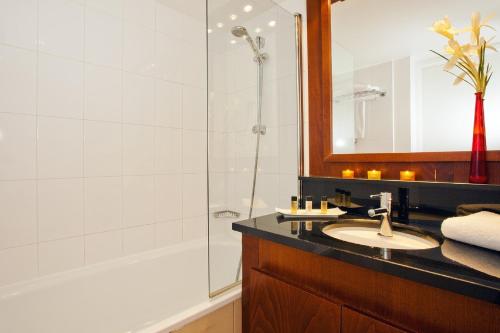 Ванная комната в Residhome Paris-Massy