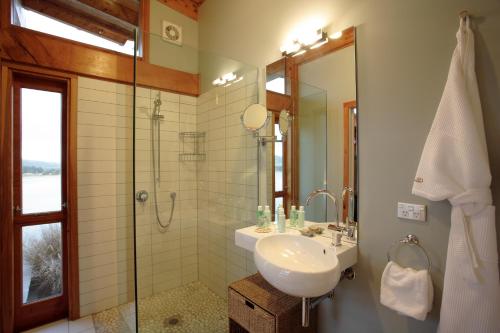 a bathroom with a sink and a shower at Kaimata lodge in Dunedin