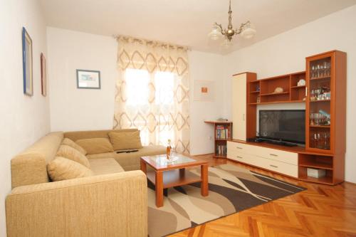 Apartments with a parking space Hvar - 8769