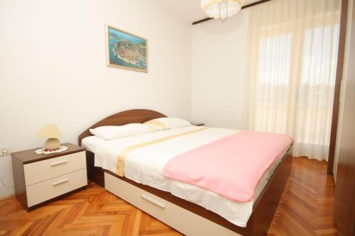 Apartments with a parking space Hvar - 8769