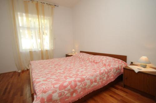 Apartments with a parking space Hvar - 8769
