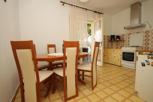 Apartments with a parking space Hvar - 8769