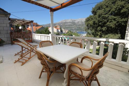 Apartments by the sea Korcula - 9000