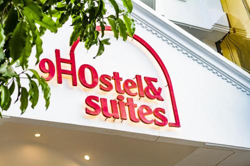 Certifikát, hodnocení, plakát nebo jiný dokument vystavený v ubytování 9 Hostel and Suites