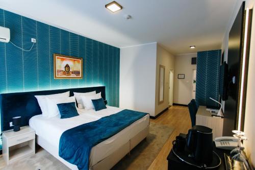 Cama ou camas em um quarto em Hotel Srem