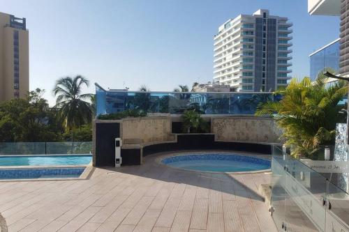 a swimming pool in the middle of a city at Hermoso apartamento. Cerca del mar. in Santa Marta
