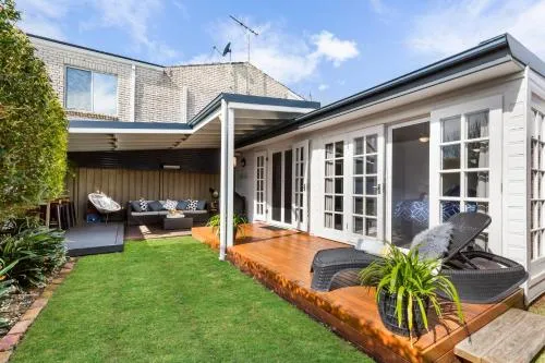 Blackies Beach Escape picture