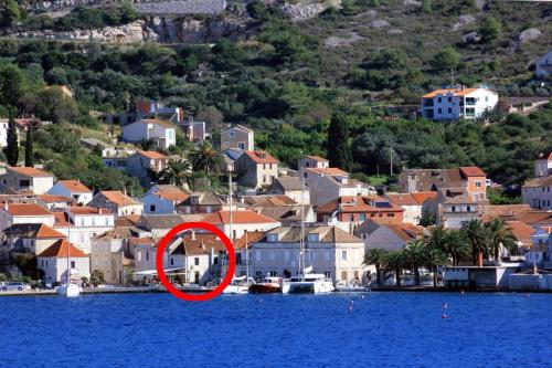 Apartments by the sea Vis - 8875
