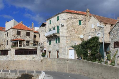 Fotografia z galérie ubytovania Apartments and rooms by the sea Komiza, Vis - 8910 v destinácii Komiža