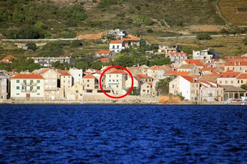 Fotografia z galérie ubytovania Apartments and rooms by the sea Komiza, Vis - 8910 v destinácii Komiža