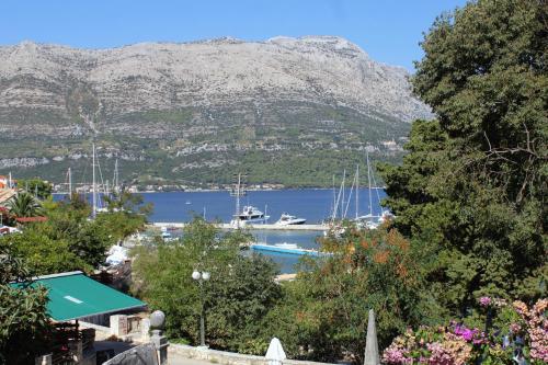 Apartments by the sea Korcula - 9132