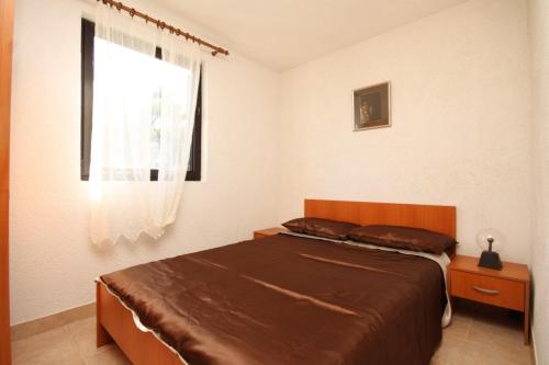 a bedroom with a bed and a window at Apartments with a parking space Rukavac, Vis - 8920 in Rukavac