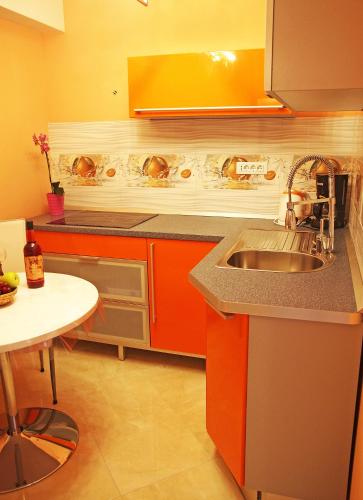 Apartments with parking space Makarska - 9129