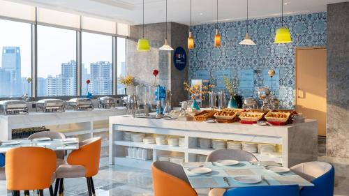 Makanan di atau berdekatan hotel