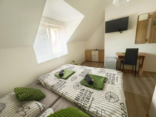 a bedroom with two beds and a table in it at Ubytování nad sklípkem v Šatově in Šatov