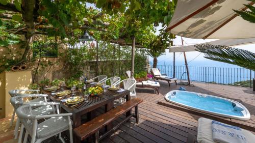 Afbeelding uit fotogalerij van VILLA CASAROSSA NUMERO UNO 6, Emma Villas in Ravello