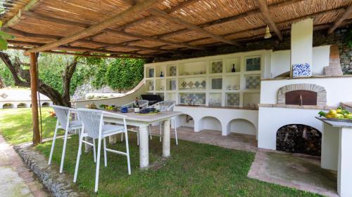 Afbeelding uit fotogalerij van VILLA CASAROSSA NUMERO UNO 6, Emma Villas in Ravello