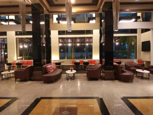 Χώρος καθιστικού στο Songphanburi Hotel