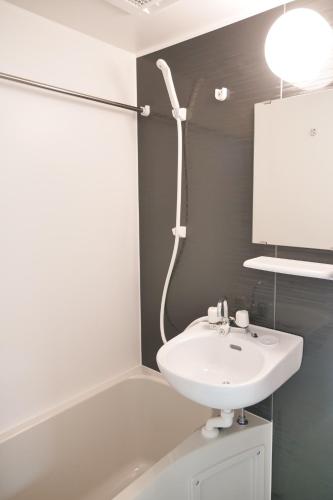 Triphome Tateishi New open/2 single beds/big table/300M WiFi