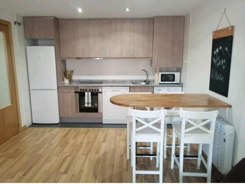 Kuchyň nebo kuchyňský kout v ubytování Apartamento La Montañesa en Aínsa, bonito apartamento con grande terraza