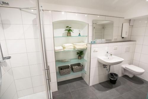 Koupelna v ubytování Frühstückshotel Landgasthof Kramer