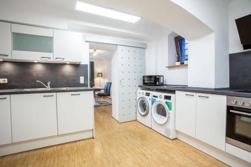 Kuchyň nebo kuchyňský kout v ubytování Frühstückshotel Landgasthof Kramer