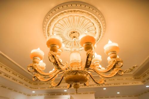 a chandelier hanging from the ceiling of a building at Hoa Đông Aureum Hotel Hà Nam in Châu Cầu