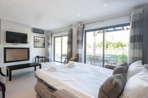 Ένα ή περισσότερα κρεβάτια σε δωμάτιο στο Vilamoura Pine Hills Villa