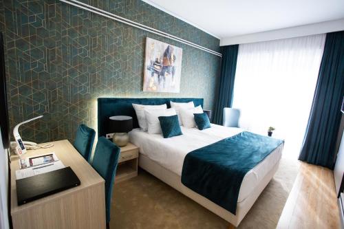Cama ou camas em um quarto em Hotel Srem