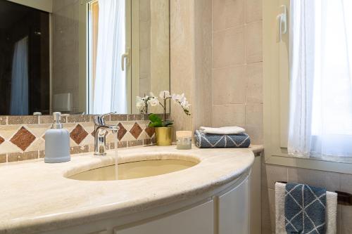 a bathroom with a sink and a mirror at Villa Caterina in La Maddalena