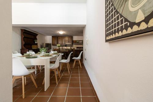 a dining room with a white table and chairs at Villa Caterina in La Maddalena