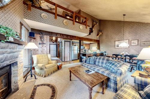 Big Boulder Lake Townhome – Photos 4