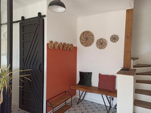 a room with a black door and a wooden bench at La Tanière aux Loups in Montévrain