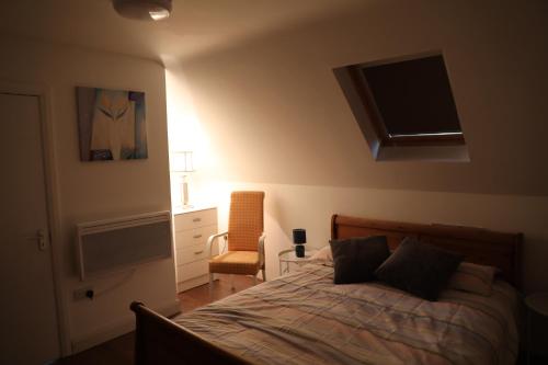 Ένα ή περισσότερα κρεβάτια σε δωμάτιο στο Cosy Loft situated on shores of Lough Neagh