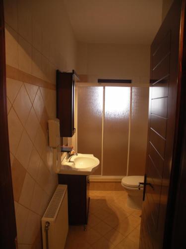 Ένα μπάνιο στο Kallisti Ξενώνας Διακοπτό-Καλάβρυτα