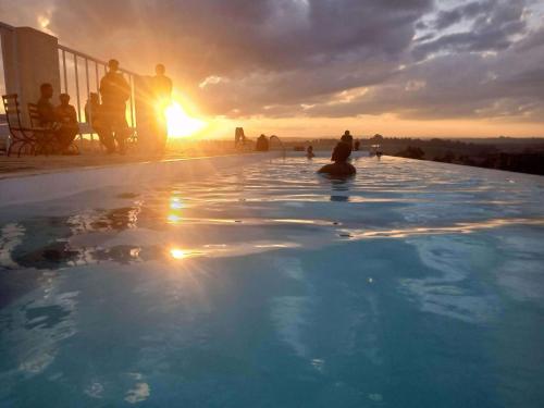 Entire serviced Coral apartment With pool