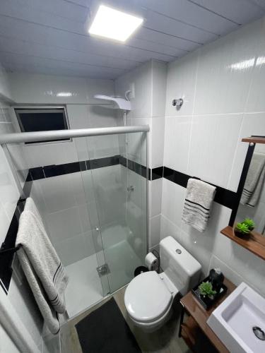 a bathroom with a shower and a toilet and a sink at Loft Studio 308 no Kobrasol à 7km de Floripa in São José