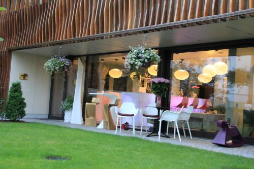 a store with a table and chairs in a window at Villa Lettonia in Jūrmala