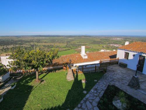 an aerial view of a house with a yard at Dom Nuno - Turismo de Habitacao in Monsaraz