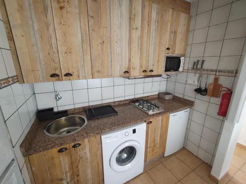 Kuchyňa alebo kuchynka v ubytovaní Formentera suite 14